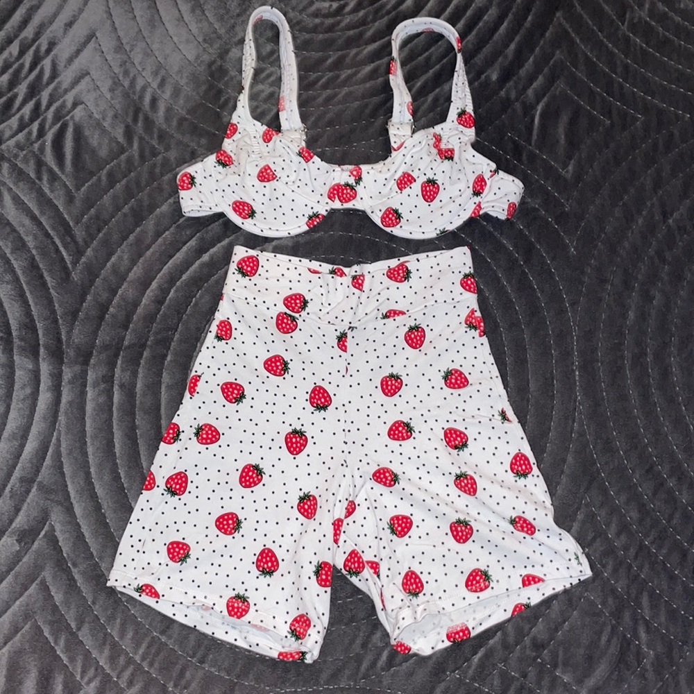 Herpony The Label Strawberry bralette size 8 + shorts size 6